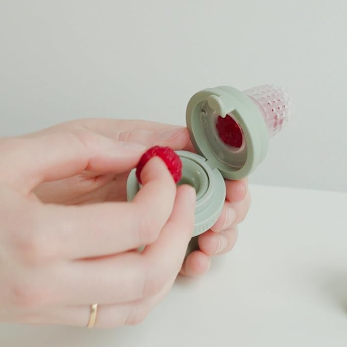 BIBS Baby Feeder with 2 Silicone Nipples, Compatible with Freezer Tray - Image 5
