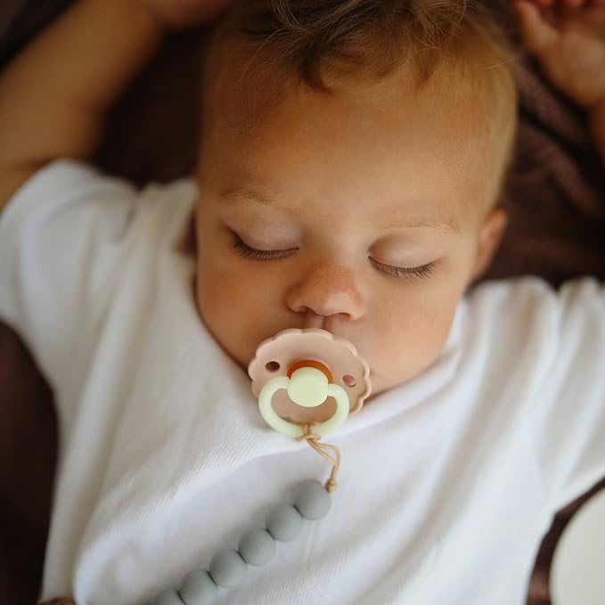 FRIGG Daisy Night Natural Rubber Baby Pacifier | Made in Denmark | BPA-Free - Image 7
