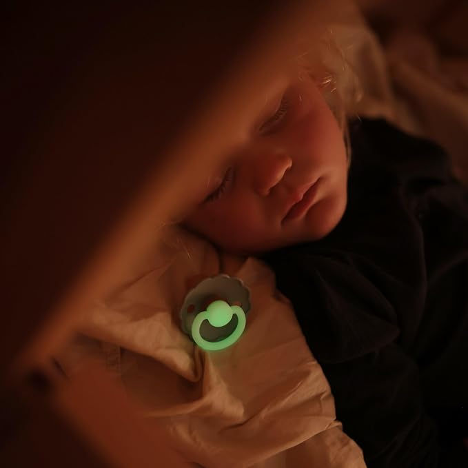 FRIGG Daisy Night Natural Rubber Baby Pacifier | Made in Denmark | BPA-Free - Image 4