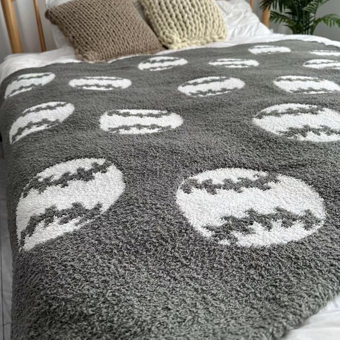 Cozy Baseball Pattern Blanket Perfect Lightweight Bedding - Image 2