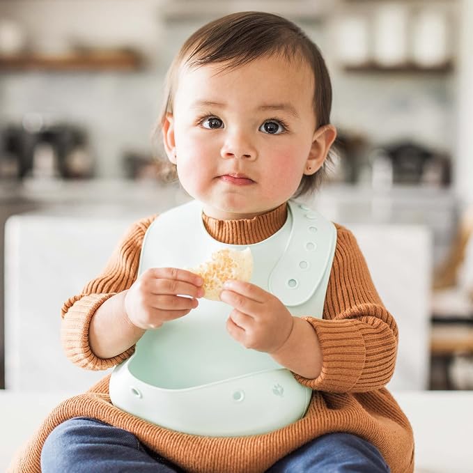 Green Sprouts Unisex Baby Silicone Scoop Bib - Image 3
