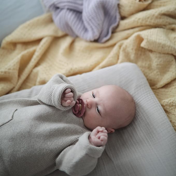 FRIGG Daisy Natural Rubber Baby Pacifier | Made in Denmark | BPA-Free 2-Pack - Image 6